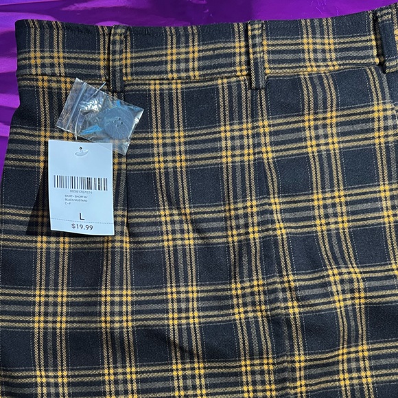 Plaid Skirt - Picture 4 of 8